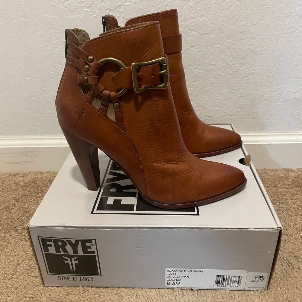 Roxanne FRYE Boots - Almost new! 8.5